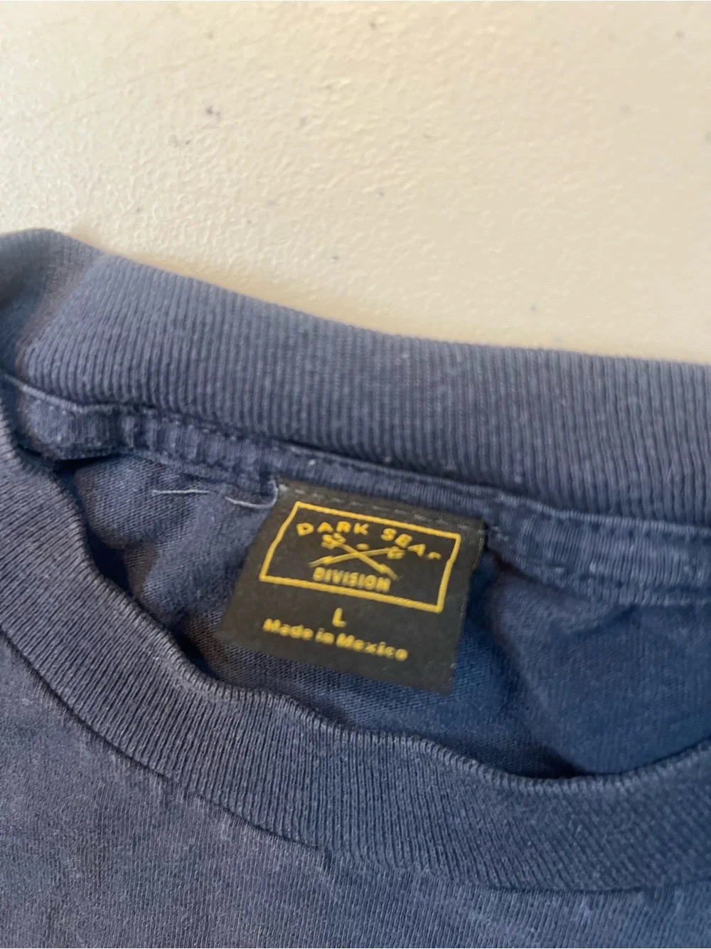 Dark Seas Division Nautical Supply Co Navy Graphic T-Shirt Ship Back Print Men’s
